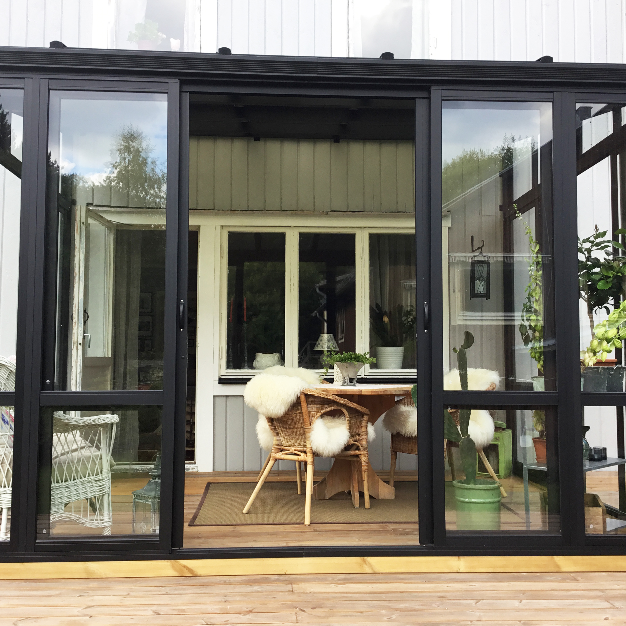 Uterum 10,7m² | Säkerhetsglas och kanalplast | Aluminiumstomme | Svart Uterum 10,7m² | Säkerhetsglas och kanalplast | Aluminiumstomme | Svart