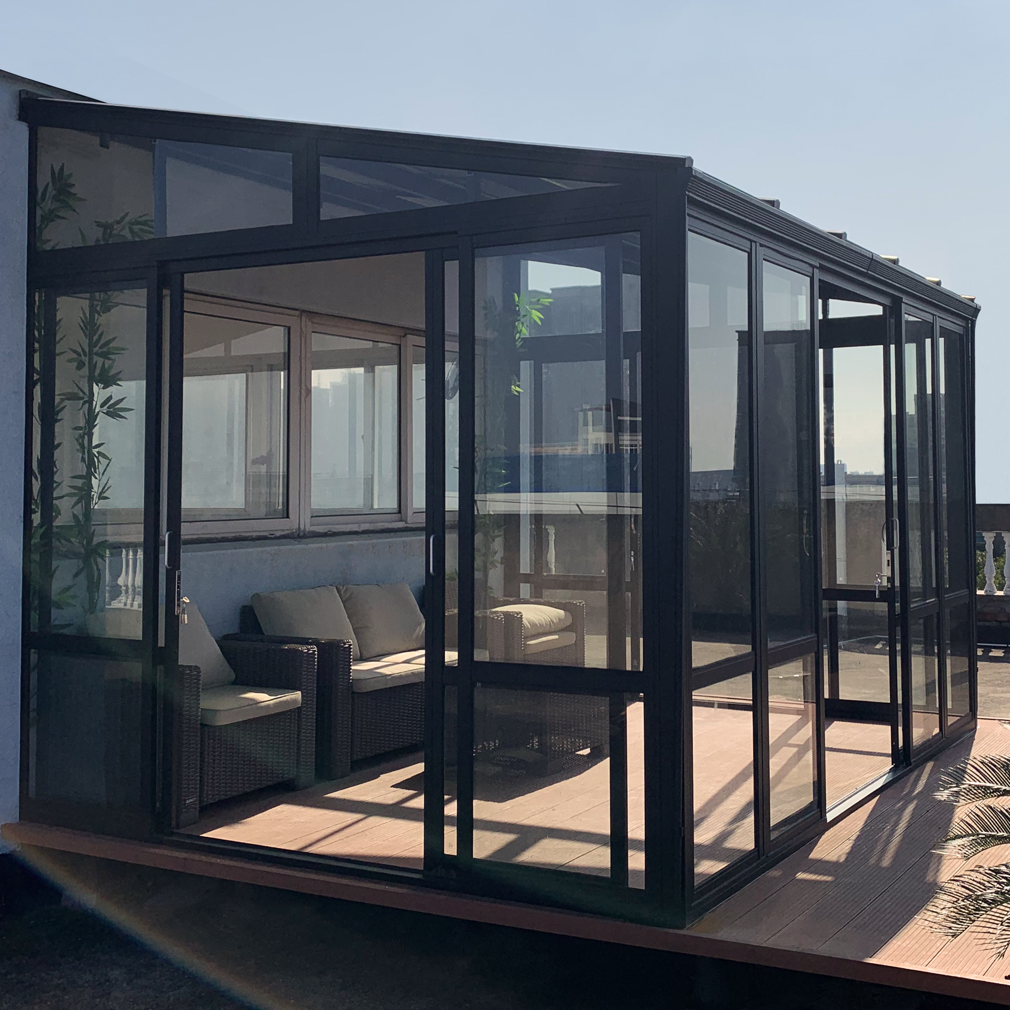 Uterum 10,7m² | Säkerhetsglas och kanalplast | Aluminiumstomme | Svart Uterum 10,7m² | Säkerhetsglas och kanalplast | Aluminiumstomme | Svart