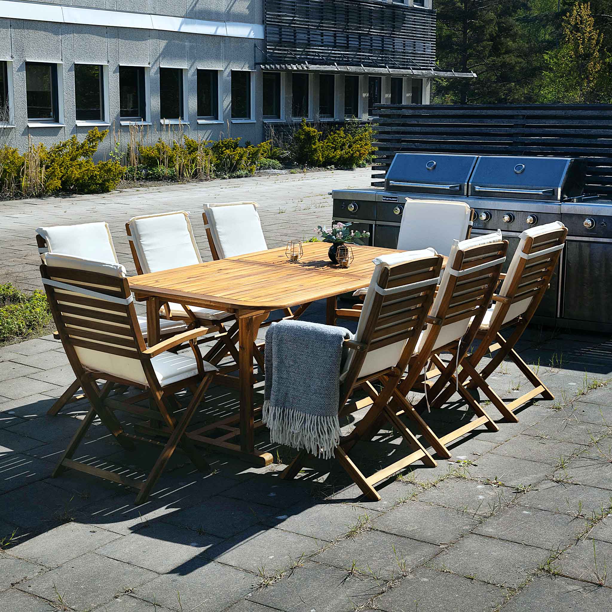 F�rl�ngningsbart bord | 8 stolar |�Lyfco Runmar�