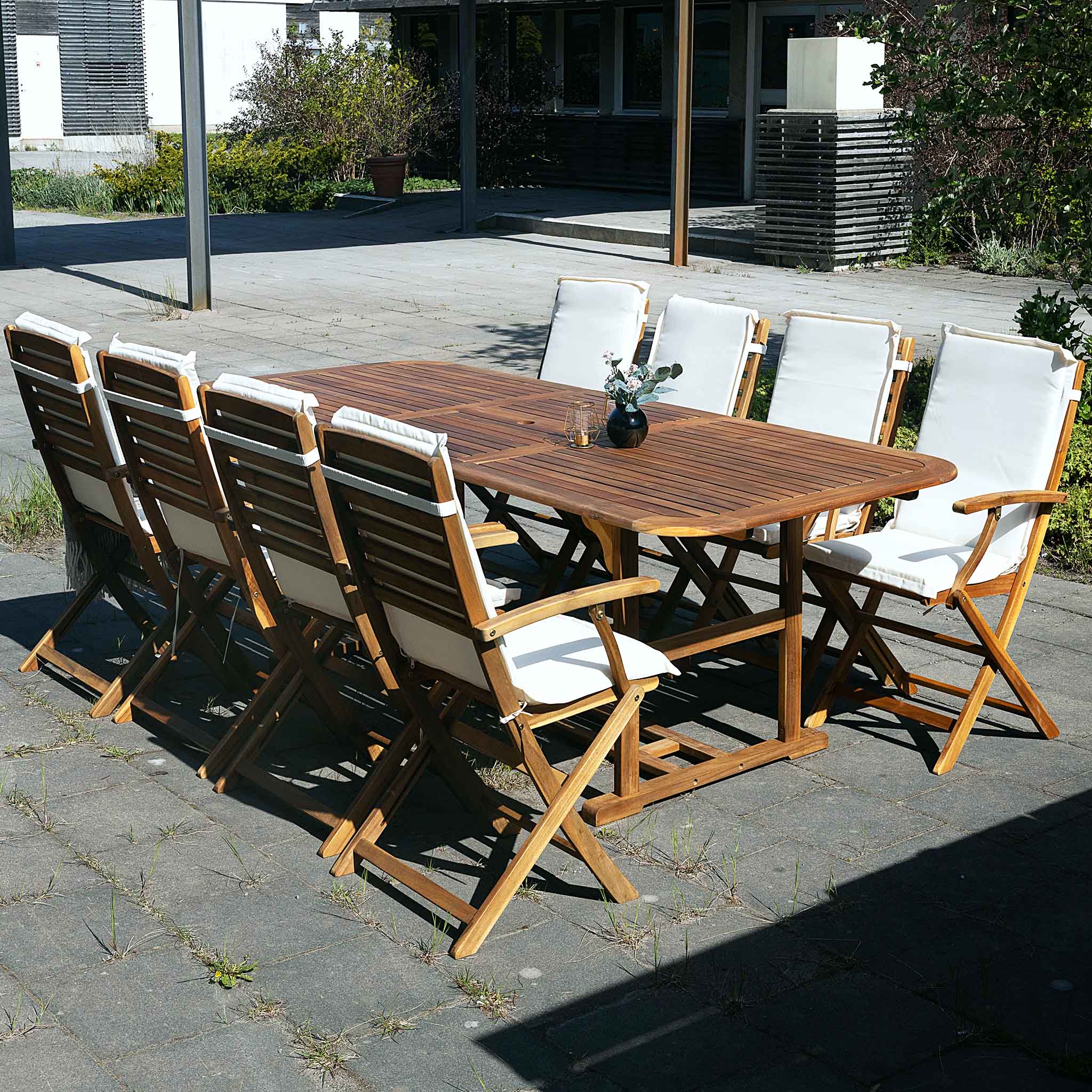 F�rl�ngningsbart bord | 8 stolar |�Lyfco Runmar�