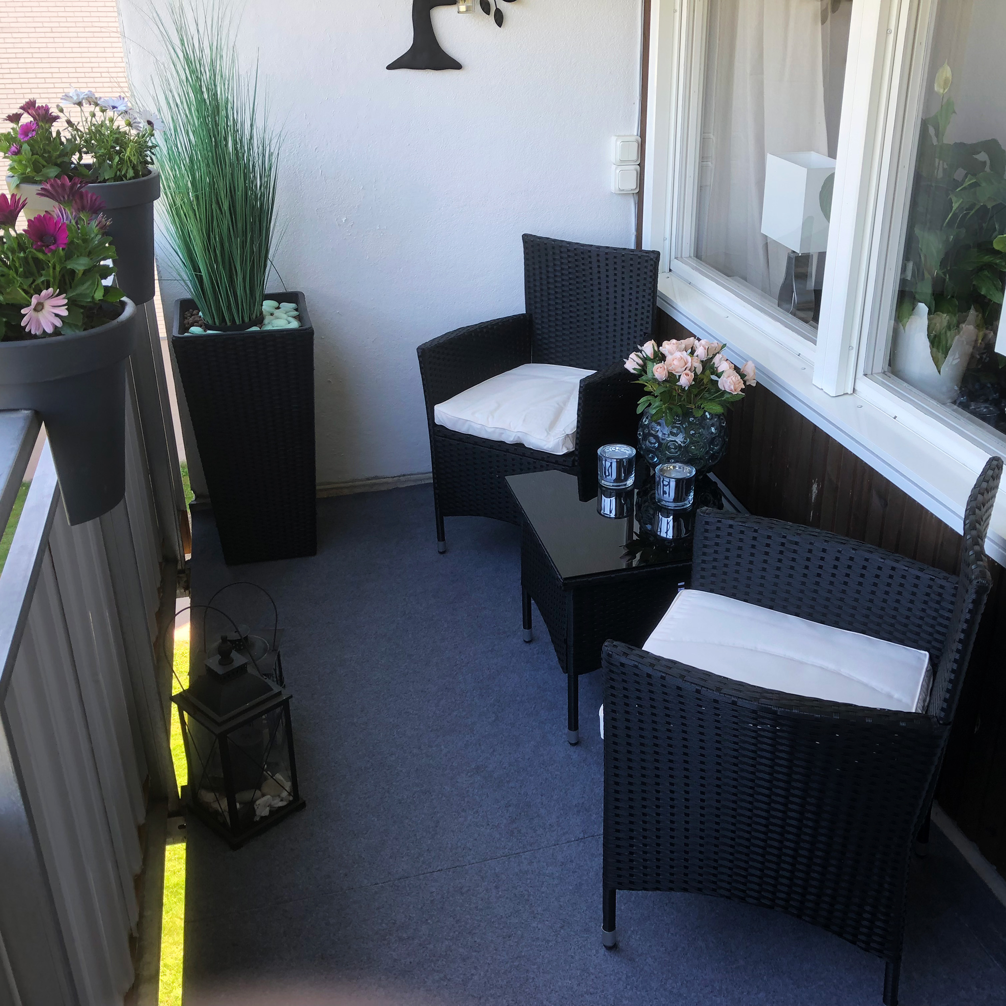 Utemöbler för balkong | Bord och 2 fåtöljer | Konstrotting Utemöbler för balkong | Bord och 2 fåtöljer | Konstrotting