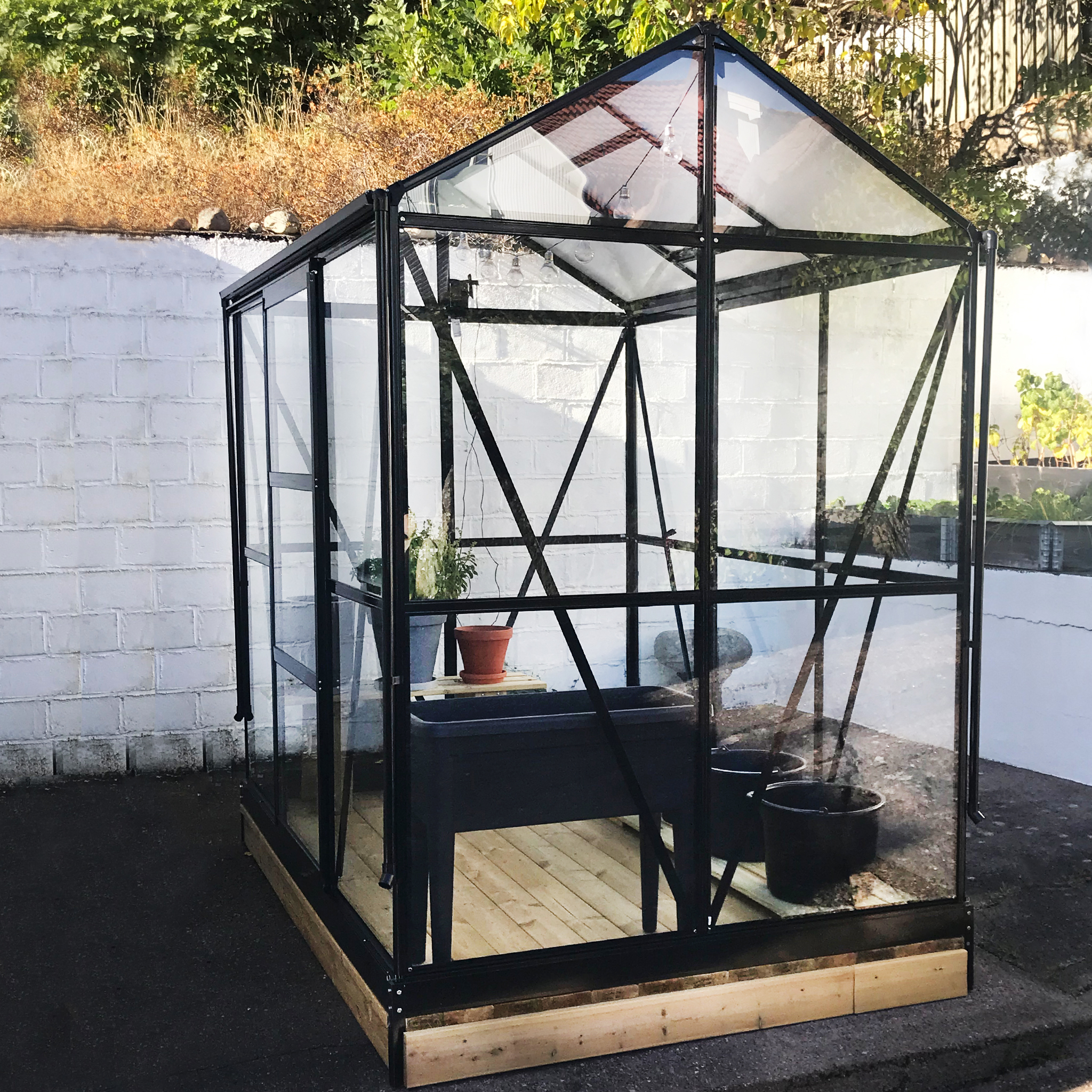 Växthus med adaptiv dörrplacering 3,5m² | 4mm säkerhetsglas | Svart Växthus med adaptiv dörrplacering 3,5m² | 4mm säkerhetsglas | Svart