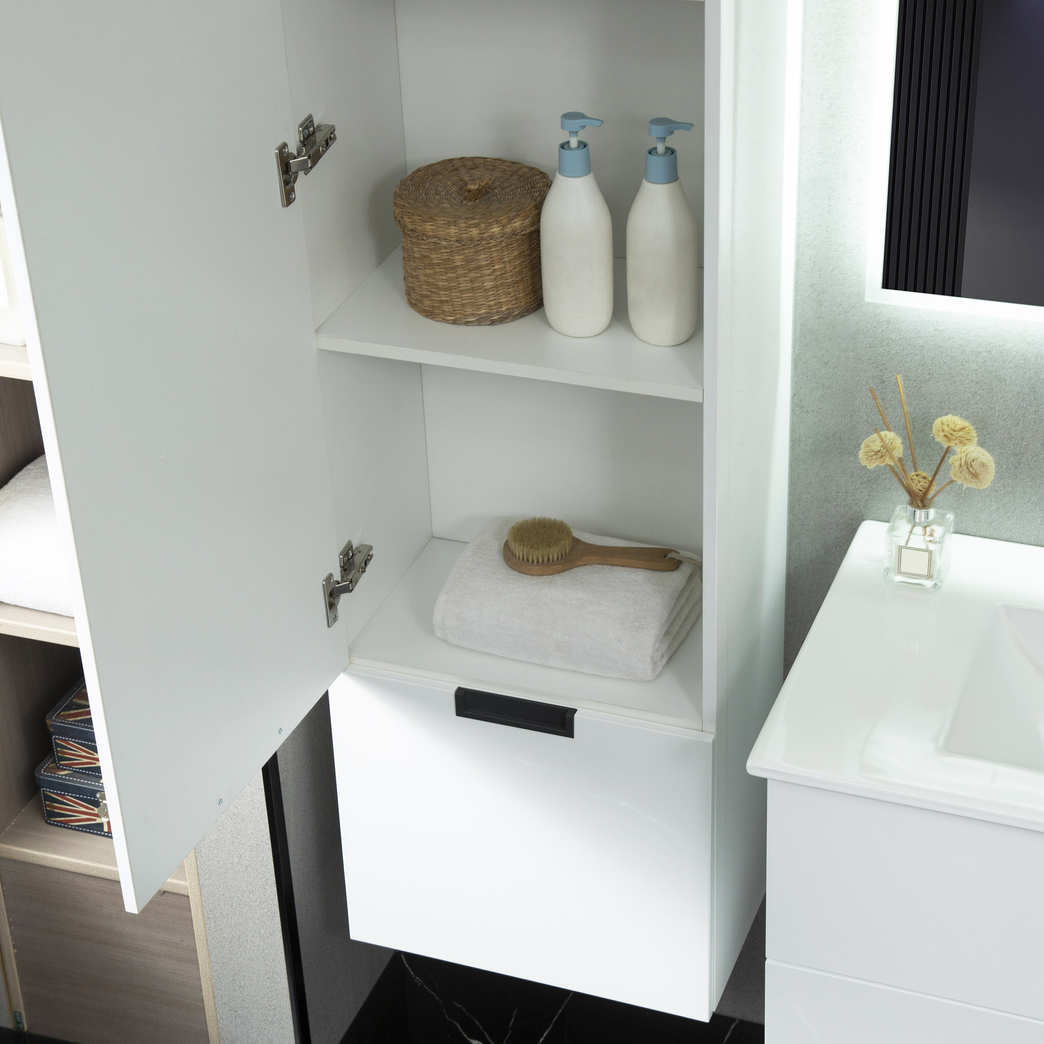 Badrumspaket | Kommod, sidoskåp & LED-spegel | Blandare ingår Badrumspaket | Kommod, sidoskåp & LED-spegel | Blandare ingår