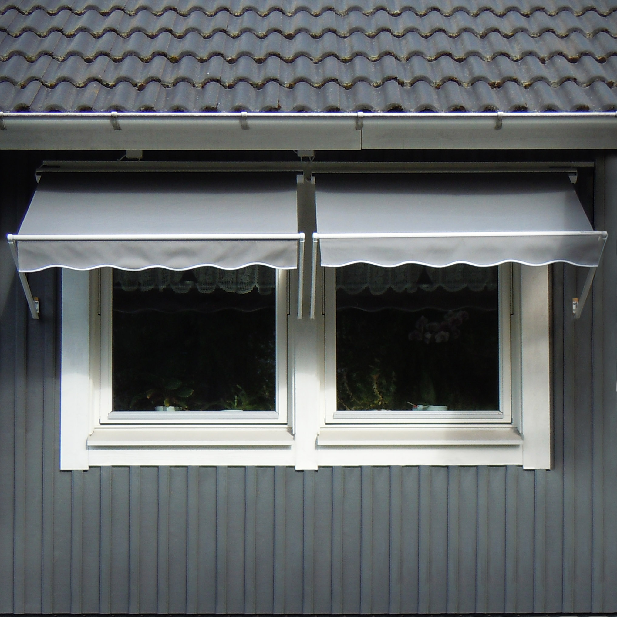 F�nstermarkis 140cm | Elektrisk motor & fj�rrkontroll | Metalcraft