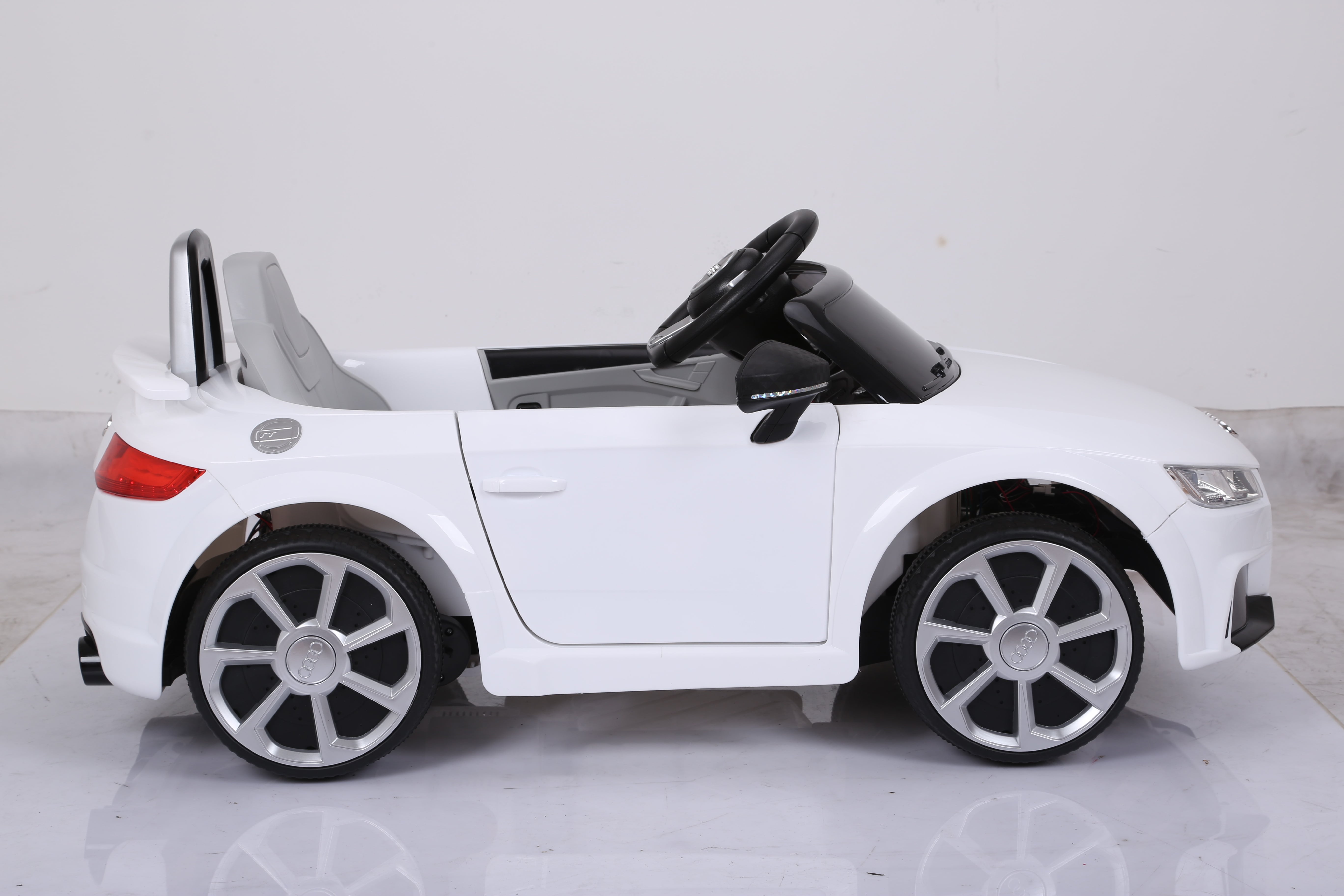 Elbil för Barn | Audi TT RS Roadster | 2.4G Fjärrkontroll | Vit Elbil för Barn | Audi TT RS Roadster | 2.4G Fjärrkontroll | Vit