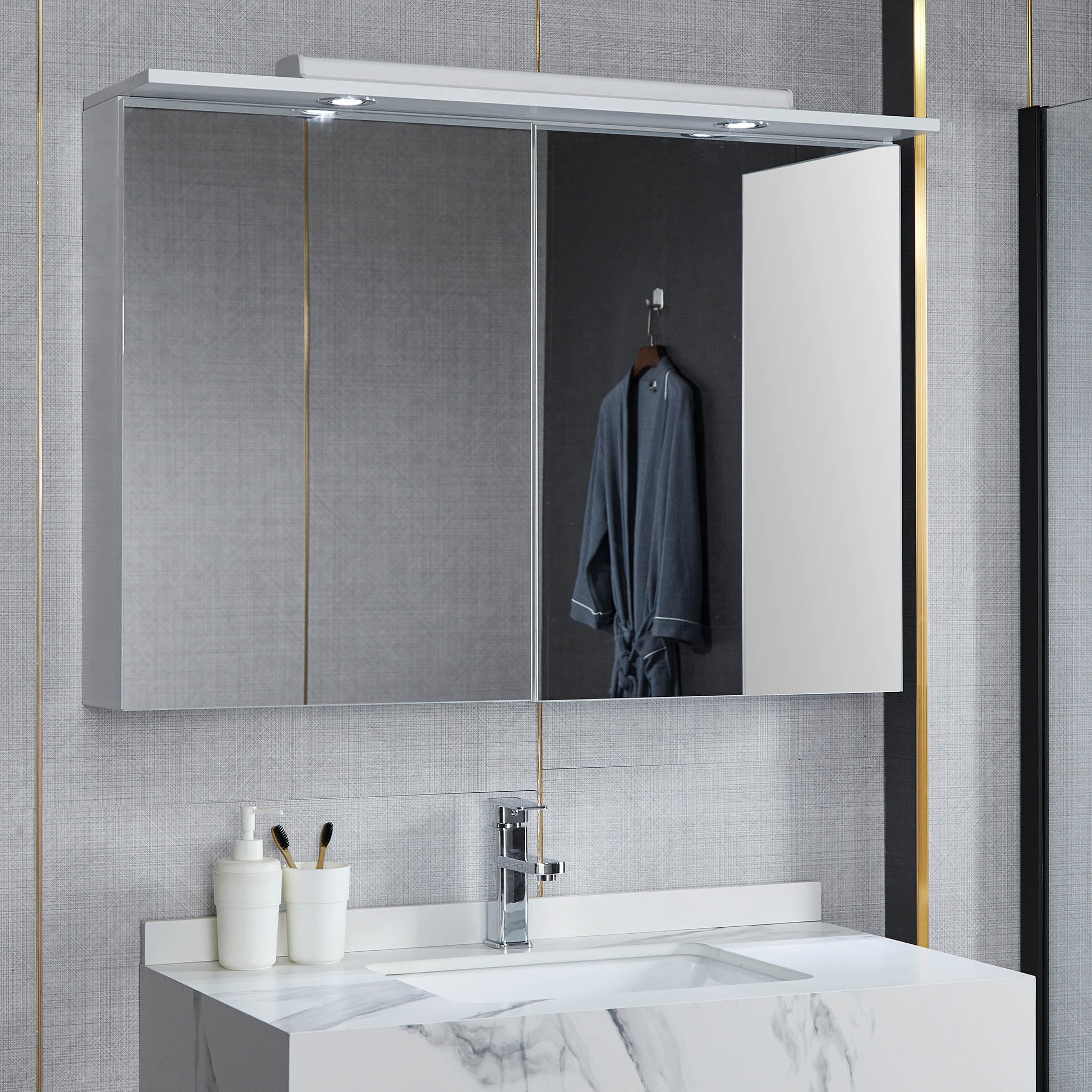 Spegelskåp 100x70cm | LED-belysning Spegelskåp 100x70cm | LED-belysning