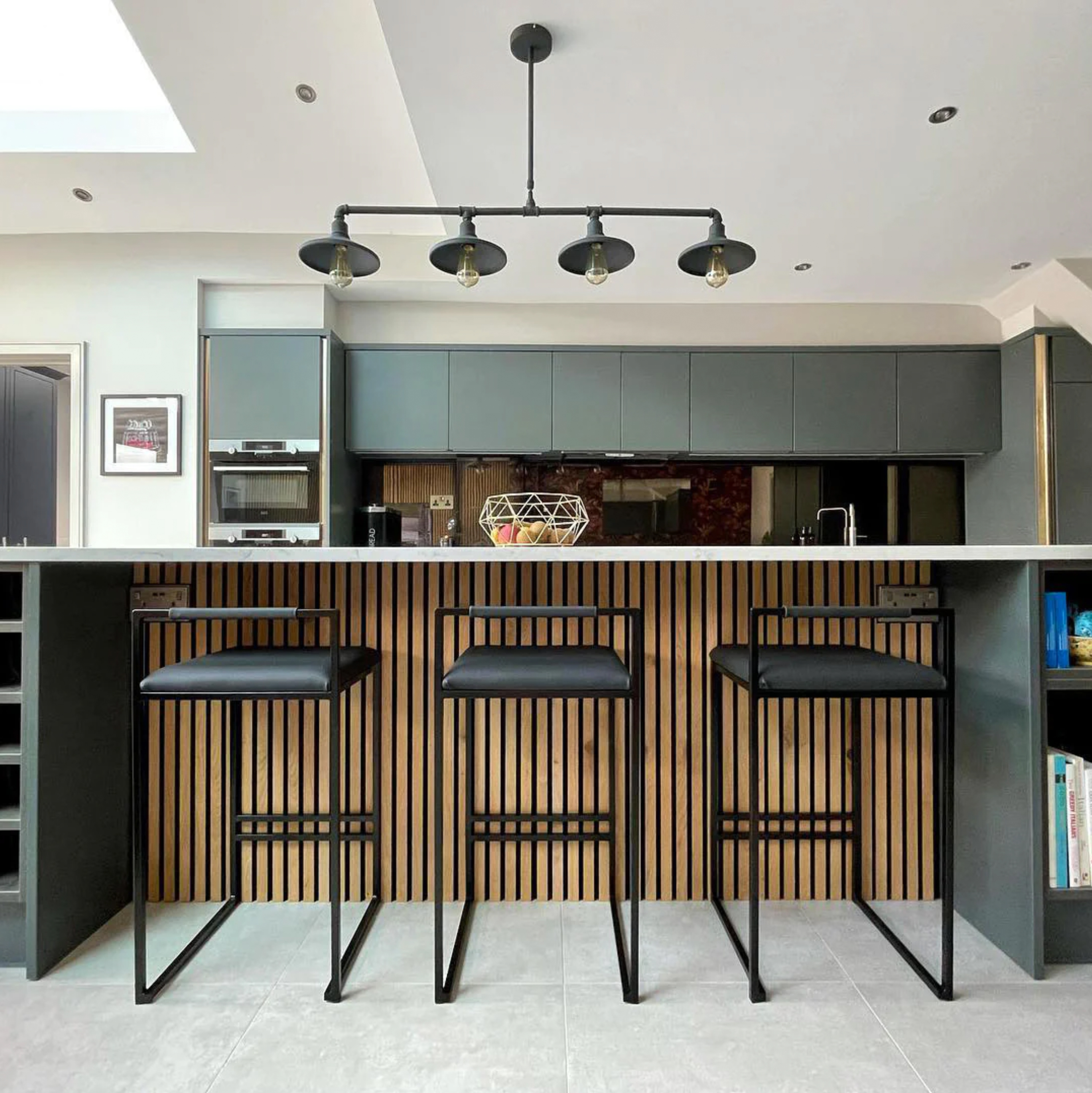 Trälamell akustikpaneler | 2400x600x21mm | Vit ek Trälamell akustikpaneler | 2400x600x21mm | Vit ek