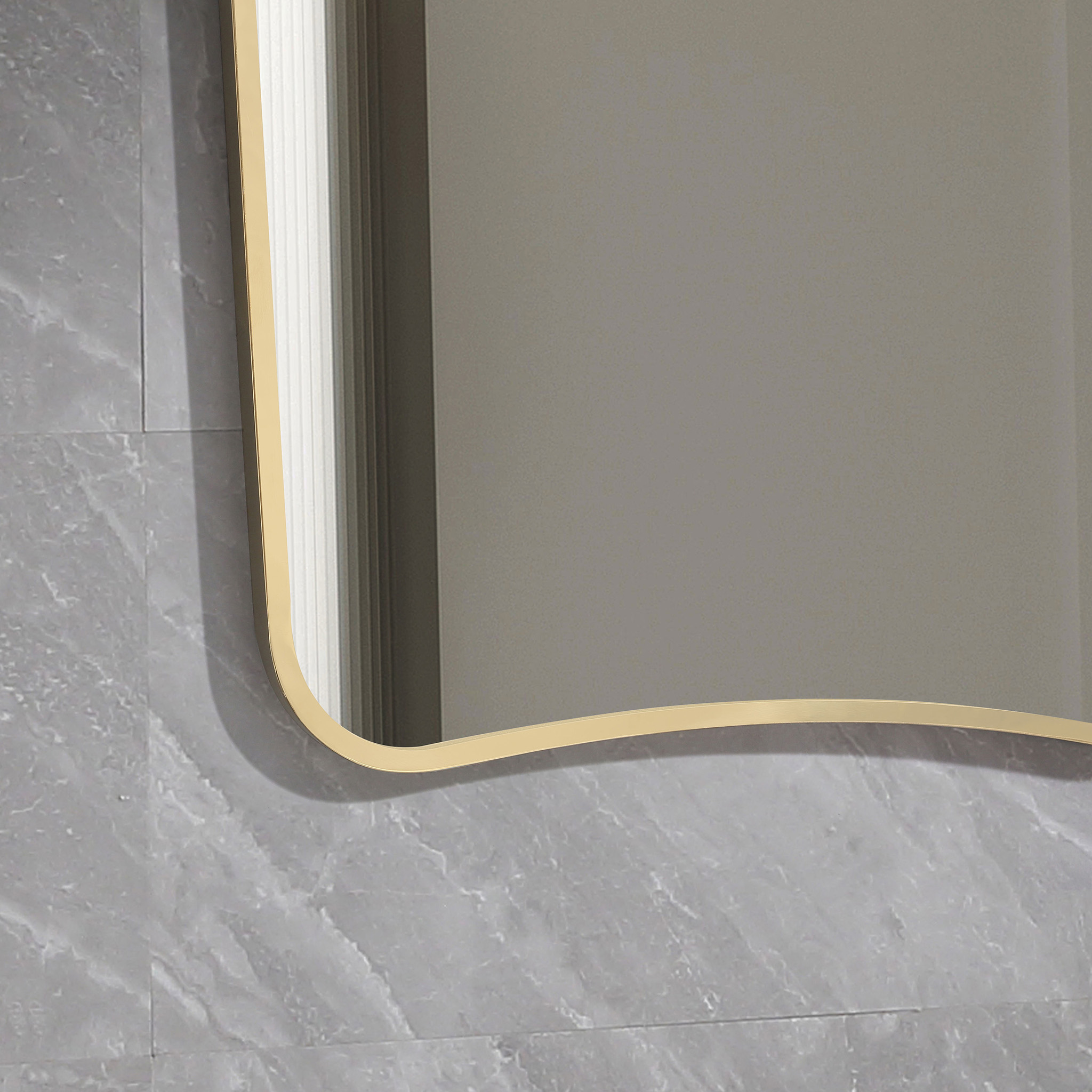 Spegel med rundade former - TIFFANY GOLD Spegel med rundade former - TIFFANY GOLD