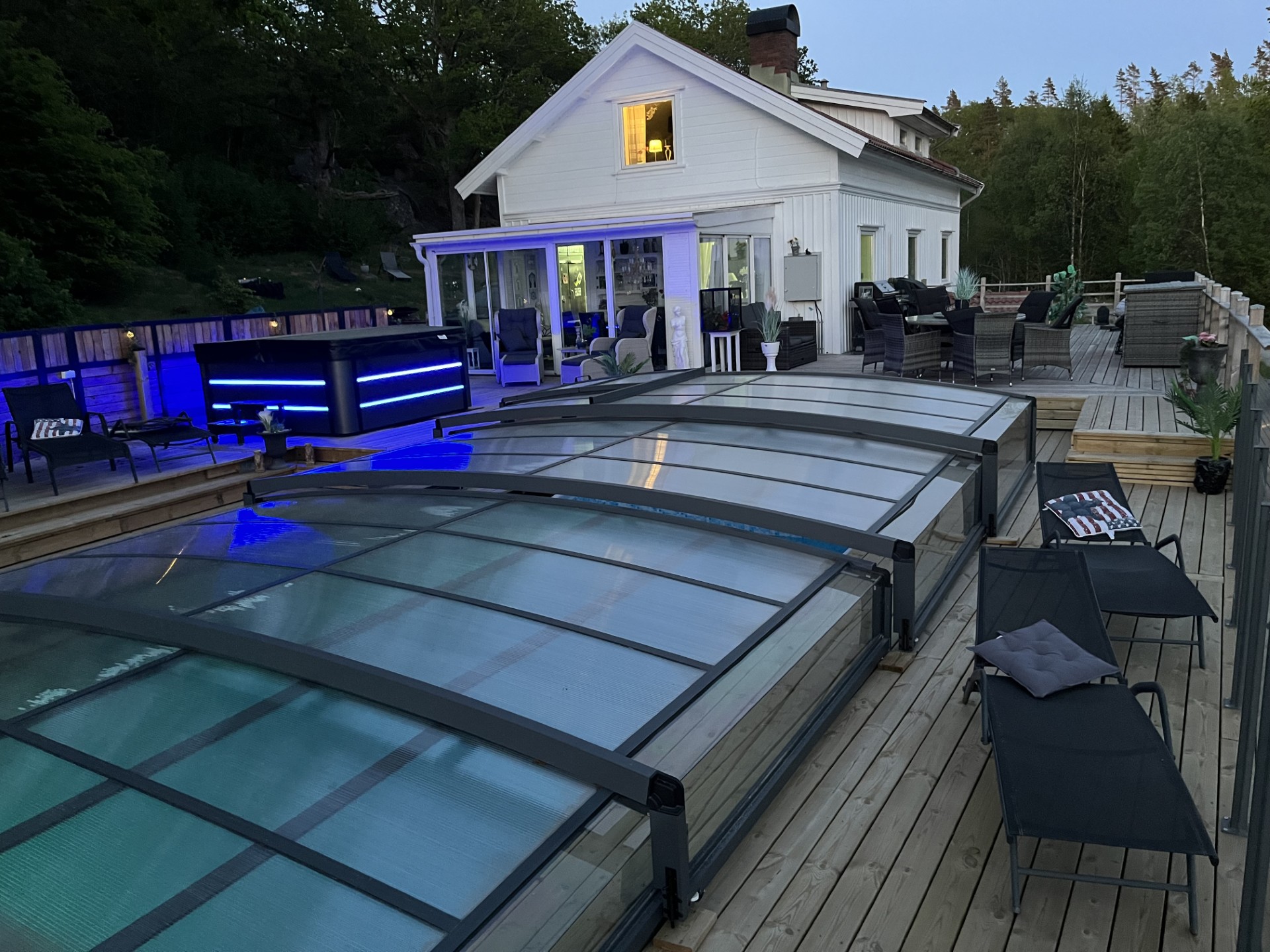 Pooltak 4x8m | Utan skenor | UV-skydd | Flexibel dörr Pooltak 4x8m | Utan skenor | UV-skydd | Flexibel dörr