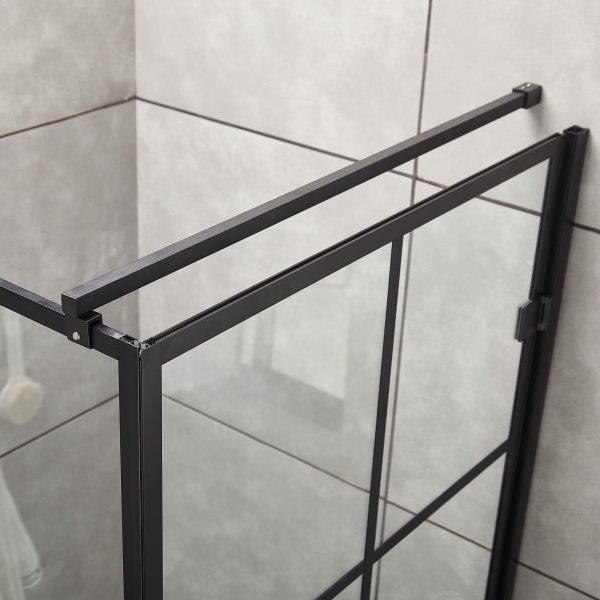 Duschväggar med svarta profiler och 6 mm säkerhetsglas Duschväggar med svarta profiler och 6 mm säkerhetsglas
