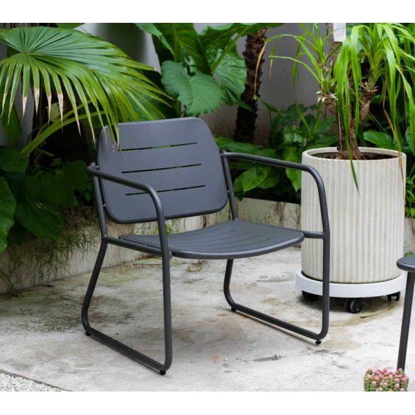 Loungegrupp i st�l | Svart loungeset med bord, stol och b�nk | Isac