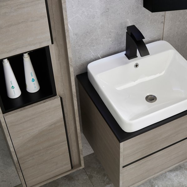 Badrumspaket | Kommod, högskåp & LED-spegel med touch Badrumspaket | Kommod, högskåp & LED-spegel med touch