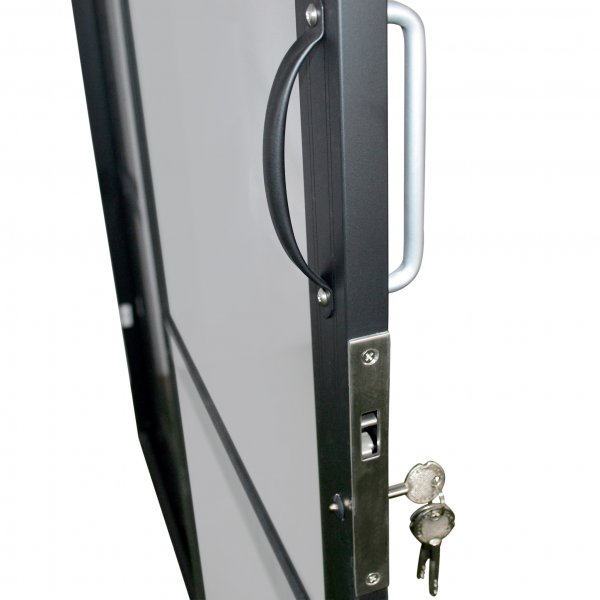 Uterum 10,7m | Skerhetsglas och kanalplast | Aluminiumstomme | Svart