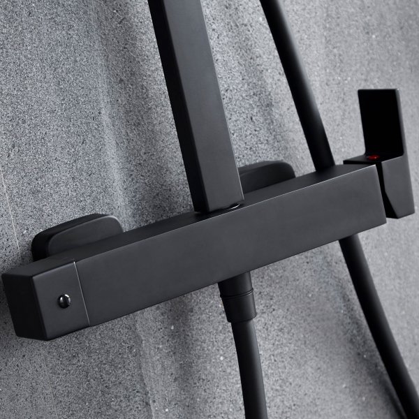 Komplett takduschset med handdusch i kantig design | Svart Komplett takduschset med handdusch i kantig design | Svart