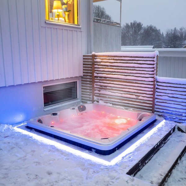 Spabad Poseidon– 5–6 personer | Lucite® akryl & Gecko® cirkulationspump | 2026 Spabad Poseidon– 5–6 personer | Lucite® akryl & Gecko® cirkulationspump | 2026