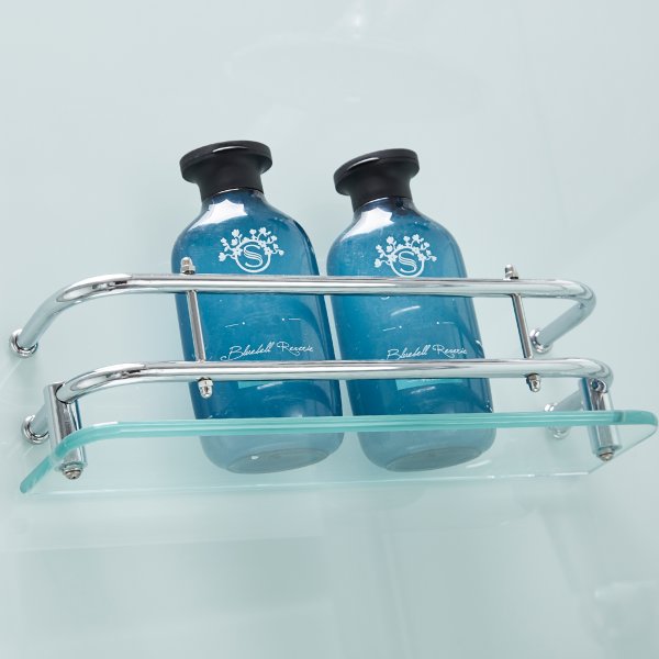 Stilren duschkabin med akrylkar och ryggmassage