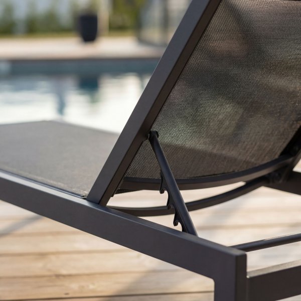 Solb�dd i aluminium & textilene | Justerbar sols�ng f�r pool | Copacabana Svart