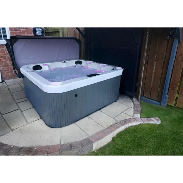 Spabad Zeus  Utespa fr 6 personer | Balboa & Lucite | Lyfco