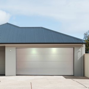 Garageport Takskjutport med motor & fj�rrkontroll | 5m bred | Vit