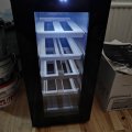 Kundbild Vinkyl 10 flaskor | Extra tystgående | LED-belysning | 26,5cm smal: Prisvärd produkt. Den gör sitt...