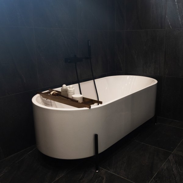 Badkar med ben 170cm | Helgjutet i akryl | Runda kanter