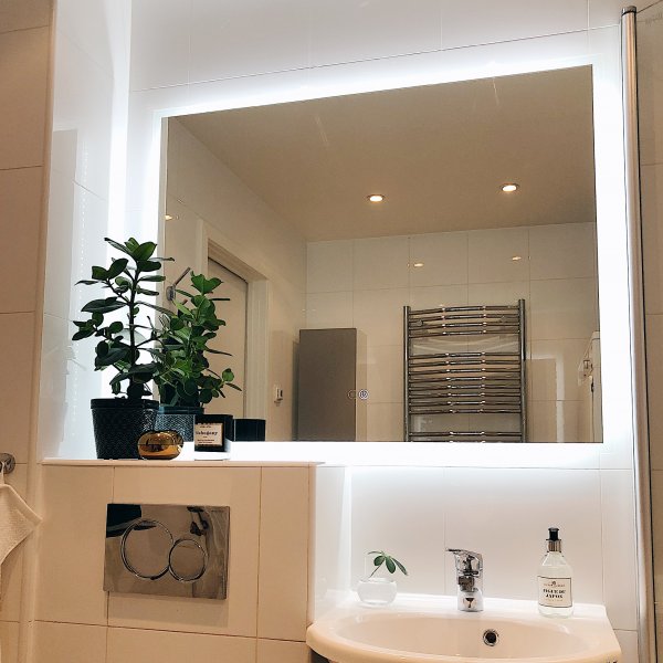 Stor badrumsspegel | Dimbar LED-belysning och anti-fog