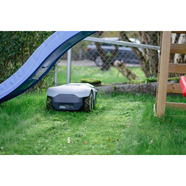 Robotgräsklippare utan slinga 2000m² | RTK + 3D Vision med 4 AI-kameror | ANTHBOT Genie 1000 Robotgräsklippare utan slinga 2000m² | RTK + 3D Vision med 4 AI-kameror | ANTHBOT Genie 1000