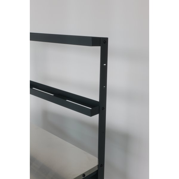 V�xthusbord med sk�p i galvaniserat st�l | F�rvaring & verktygshyllor | M�rkgr�