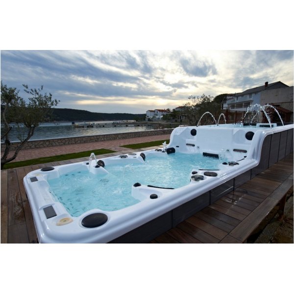Swimspa Infinity | Simspa med massage & simjets | Balboa® styrsystem & Aristech® akryl Swimspa Infinity | Simspa med massage & simjets | Balboa® styrsystem & Aristech® akryl