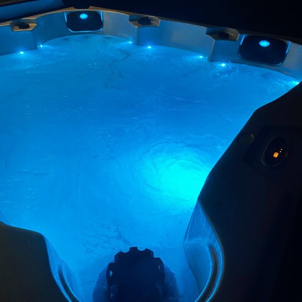 Spabad Poseidon– 5–6 personer | Lucite® akryl & Gecko® cirkulationspump | 2026 Spabad Poseidon– 5–6 personer | Lucite® akryl & Gecko® cirkulationspump | 2026