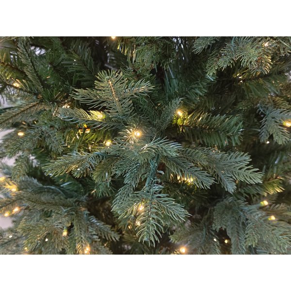 Konstgjord julgran med LED-belysning | 210 cm | 650 LED-lampor