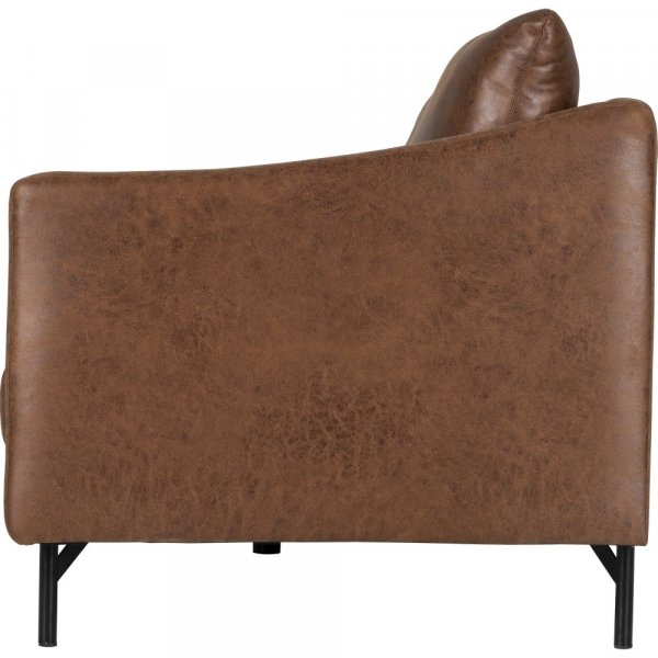 3-sitssoffa i cognacsf�rgat ecol�der | Gener�s komfort, tidl�s design & svarta metallben | Harpan