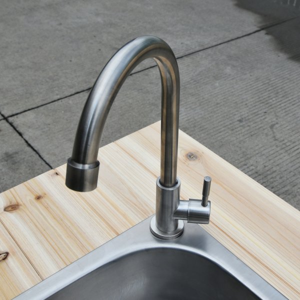 Utekk med diskho och blandare | FSC-certifierat tr