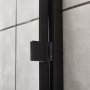 Duschväggar med svarta profiler och 6 mm säkerhetsglas Duschväggar med svarta profiler och 6 mm säkerhetsglas