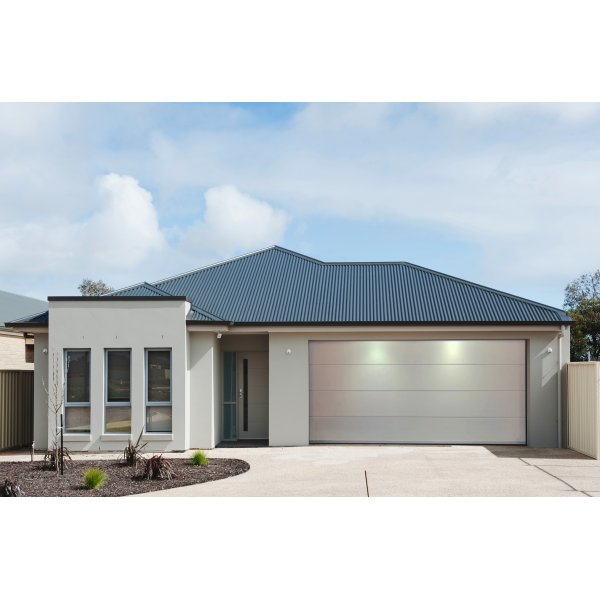 Garageport Takskjutport med motor & fjärrkontroll | 5m bred Garageport Takskjutport med motor & fjärrkontroll | 5m bred