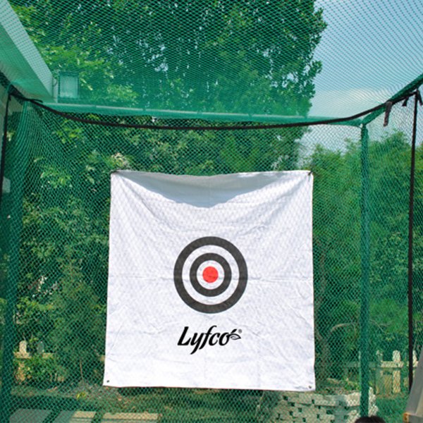 Frist�ende golfbur/golfn�t med matta f�r svingtr�ning