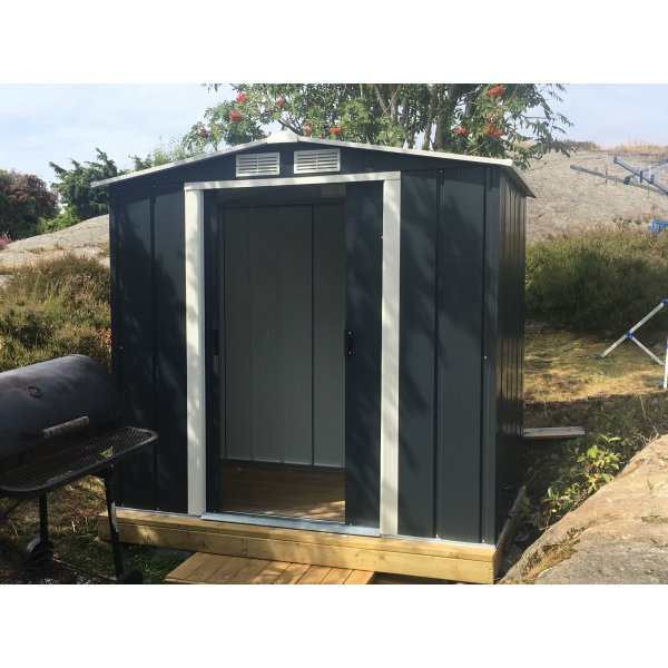 F�rr�d 8,4m� | Metallf�rr�d med skjutd�rrar & fundament | Svart