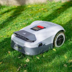 Robotgr�sklippare utan slinga 3600m� | Full-Band RTK + 4 AI-kameror | ANTHBOT Genie 3000