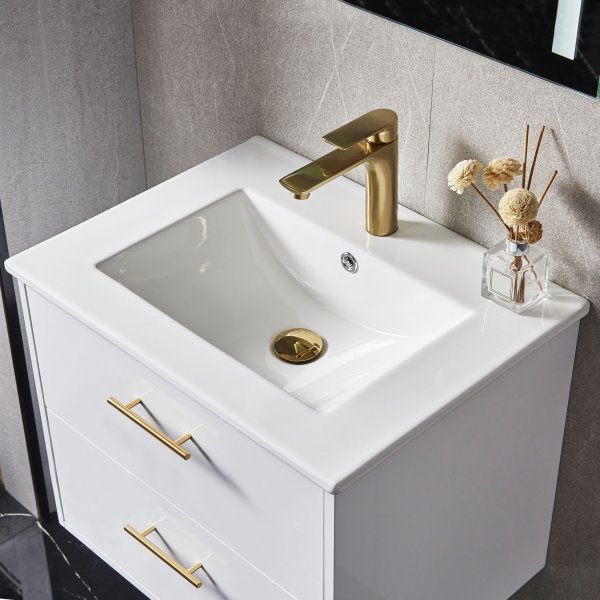 Kommod 60cm | LED-spegel | Blandare och beslag i mässing Kommod 60cm | LED-spegel | Blandare och beslag i mässing