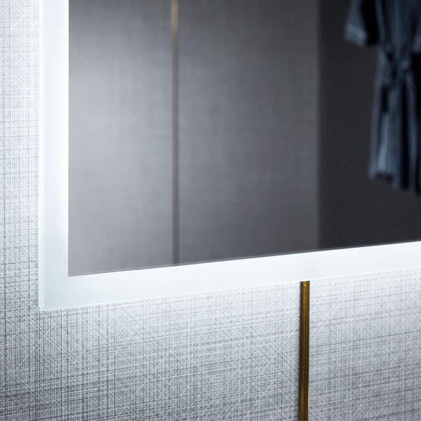 Stor spegel med LED-belysning och anti-fog-funktion Stor spegel med LED-belysning och anti-fog-funktion