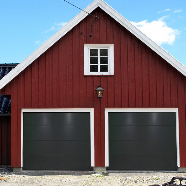 Garageport Takskjutport med fjärrstyrning | 2,4m bred Garageport Takskjutport med fjärrstyrning | 2,4m bred