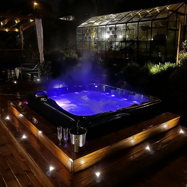 Spabad Poseidon Black Edition – 5–6 personer | Lucite® akryl, Gecko® cirkulationspump & Balboa® styrsystem Spabad Poseidon Black Edition – 5–6 personer | Lucite® akryl, Gecko® cirkulationspump & Balboa® styrsystem