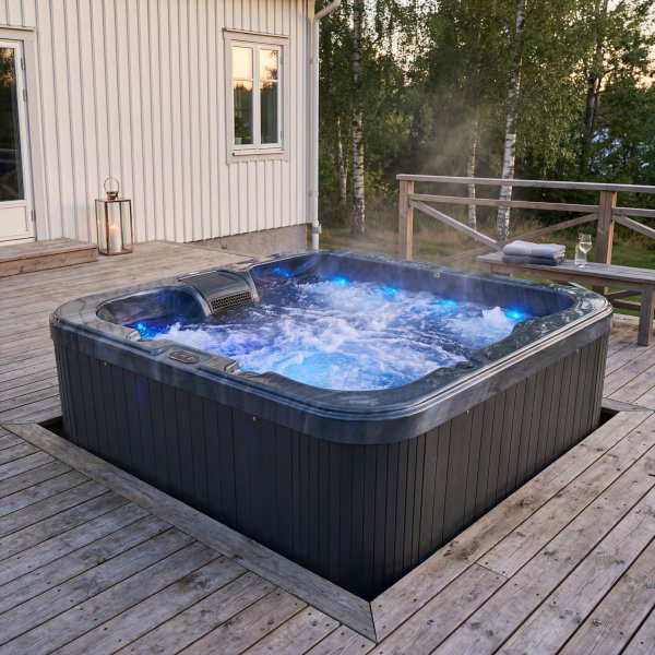 Spabad Zeus Blackline | 190x190cm | 4-6 personer | Balboa� & Lucite�