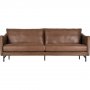 3-sitssoffa i cognacsf�rgat ecol�der | Gener�s komfort, tidl�s design & svarta metallben | Harpan
