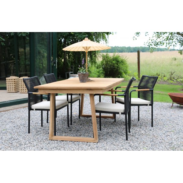 Saltö utematgrupp matbord 180x100 cm med 4 st Skanör karmstolar - Teak/Svart Saltö utematgrupp matbord 180x100 cm med 4 st Skanör karmstolar - Teak/Svart